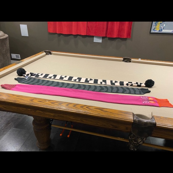 5/$25  Lot of Girl's Winter Accessories Scarves Earmuffs Gap Justice - Picture 2 of 10